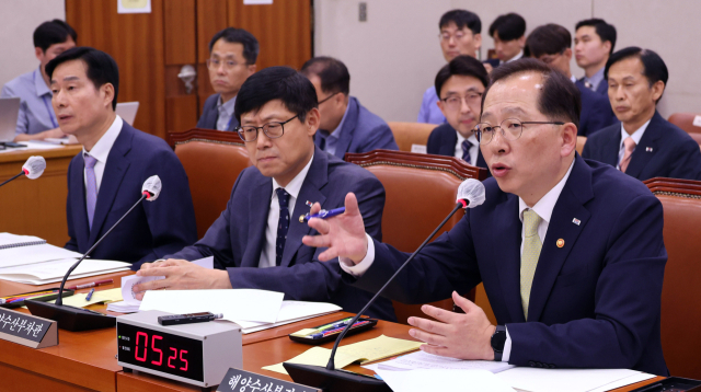 조승환 해양수산부 장관이 20일 서울 여의도 국회에서 열린 농림축산식품해양수산위원회 전체회의에서 의원 질의에 답변하고 있다. 연합뉴스