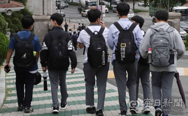 교육부가 2025년부터 고교학점제를 도입한다는 내용이 담긴 