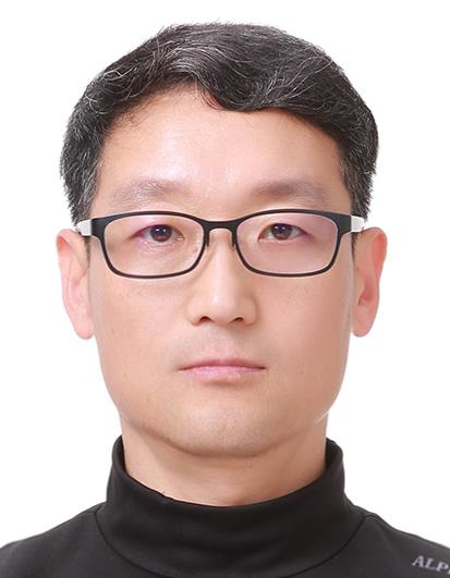 경북교육 칭찬 잇기 1호 칭찬 추천자로 선정된 이상현 포항 송곡초등학교 교사. 경북교육청 제공