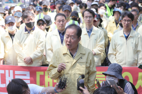 '퀴어축제 논란' 홍준표 시장 고발 사건, 검찰이 직접 수사한다