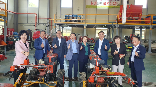 대구시의회 경제환경위원회(경환위)는 23일 오는 7월부터 대구시로 편입될 군위군의 농업기술센터를 찾아 군위군의 농업 현황과 특성을 청취했다. 대구시의회 제공