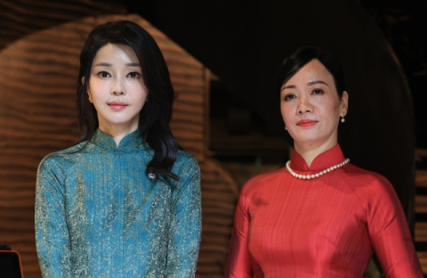 [화보] 김건희 여사 갈아입은 '아오자이'는 베트남 영부인 선물