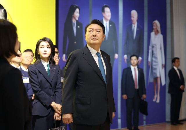윤석열 대통령과 김건희 여사가 25일 서울 종로구 대한민국역사박물관에서 열린 