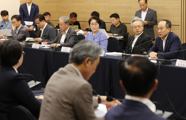 추경호 경제부총리 겸 기획재정부 장관이 26일 마포구 상장회사 회관에서 열린 중견 기업인과의 간담회에 참석, 인사말을 하고 있다. 연합뉴스