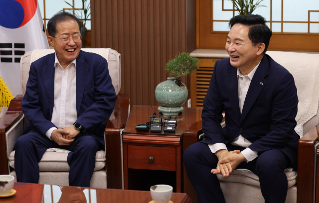 홍준표 대구시장과 원희룡 국토교통부 장관이 26일 대구시청 산격청사에서 