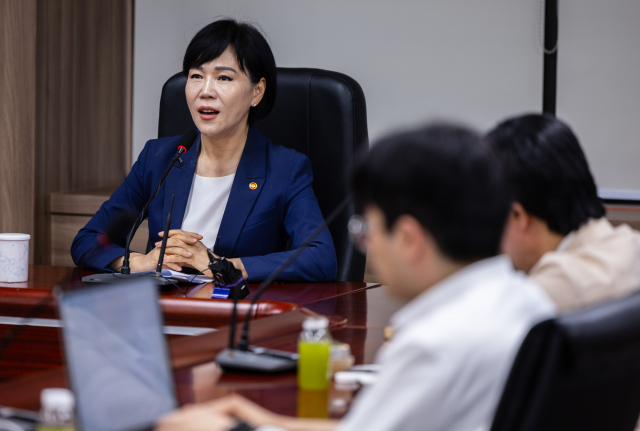 퇴임을 하루 앞둔 전현희 국민권익위원장이 26일 오전 서울 종로구 정부서울청사에서 가진 기자회견에서 퇴임 소회를 밝히고 있다. 전 권익위원장은 문재인 정부에서 임명된 마지막 장관급 인사로 본인의 3년 임기를 모두 마치고 27일 퇴임한다. 연합뉴스
