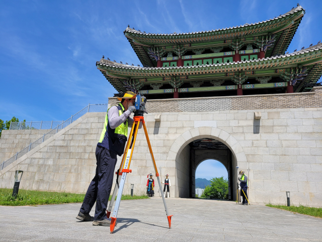 한국국토정보공사(LX) 대구경북지역본부는 지난 2021년 지적재조사 책임 수행기관으로 지정됐다. 이 사업은 일제강점기에 종이로 만들어진 지적도를 아직도 사용하는 환경을 벗어나 국토를 새롭게 조사, 측량해 디지털 지적을 구축하고 이를 통해 국민의 재산권을 보호하고 국토를 효율적으로 관리하기 위한 국가사업이다. LX 대구경북본부 제공