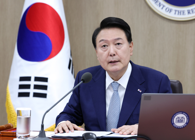 윤석열 대통령이 27일 서울 용산 대통령실 청사에서 국무회의를 주재하고 있다. 연합뉴스