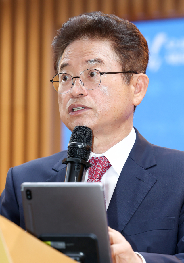 이철우 경북도지사가 27일 오전 경북도청 1층 다목적홀에서
