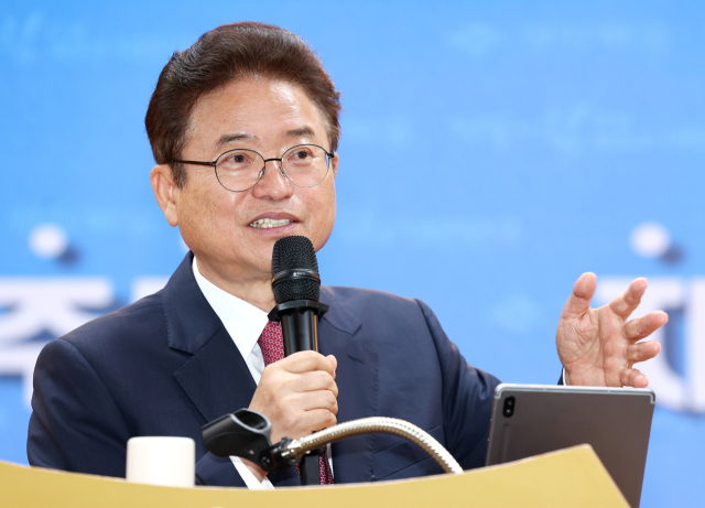 이철우 경북도지사가 27일 오전 경북도청 1층 다목적홀에서 