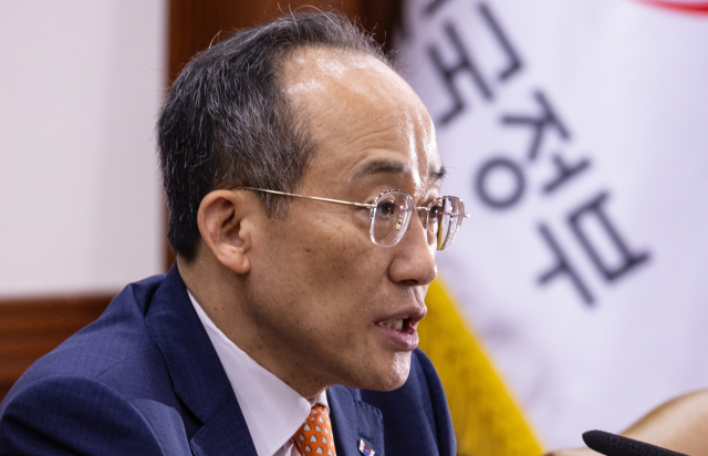 추경호 경제부총리 겸 기획재정부 장관이 28일 오전 서울 종로구 정부서울청사에서 열린 비상경제장관회의 겸 수출투자대책회의에 참석해 회의 의제에 대해 발언하고 있다. 연합뉴스