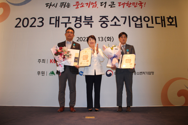 박성훈(사진 왼쪽) 코마테크놀로지 대표이사가 지난 13일 