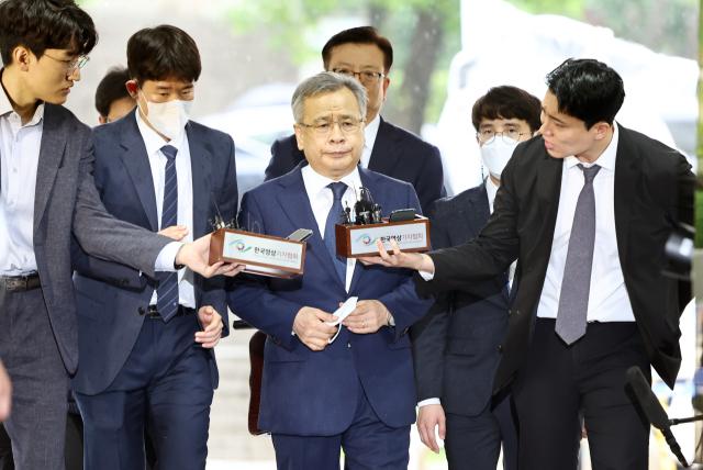 대장동 민간 개발업자들을 돕는 대가로 금품을 수수했다는 이른바 