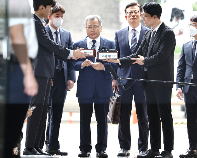 대장동 민간 개발업자들을 돕는 대가로 금품을 수수했다는 이른바 