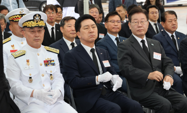 김기현 국민의힘 대표와 이재명 더불어민주당 대표가 29일 오전 경기도 평택시 포승읍 해군 제2함대사령부에서 열린 
