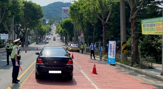 대구시와 대구경찰청, 한국도로공사 대구경북본부가 지난 28일 서구 국민체육센터 인근에서 체납차량 합동 단속을 하고 있다. 대구시 제공.