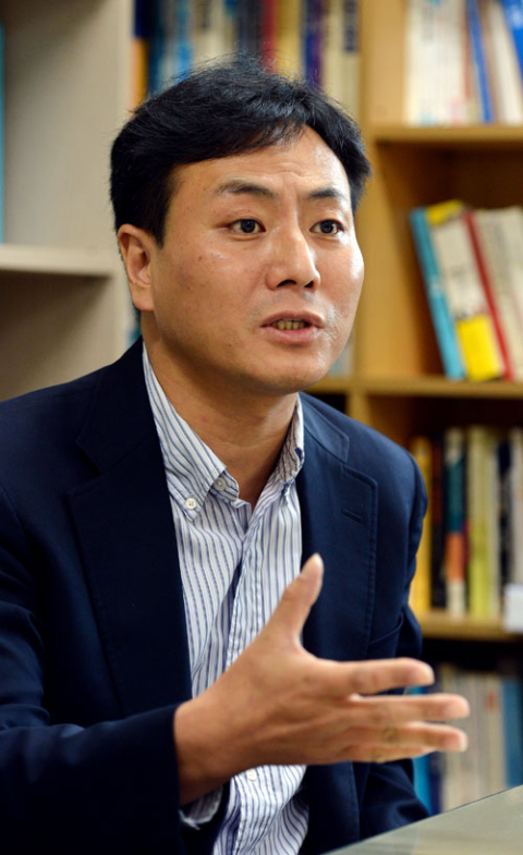 [새론새평-장우영] 심판대 위의 헌법재판소 