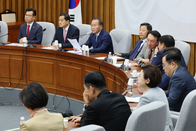 국민의힘 윤재옥 원내대표가 30일 오전 국회에서 원내대책회의에서 발언하고 있다. 연합뉴스