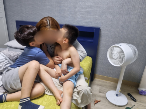[성금내역] 홀로 ADHD·지적장애 첫째, 심한자폐성장애 있는 둘째 아들 키우는 박신지 씨에게 2,370만원 전달