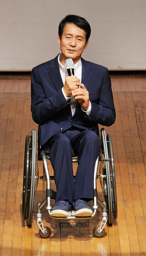 장애인 바이올리니스트 차인홍 교수가 3일 안동시민회관 대동관 낙동홀에서 