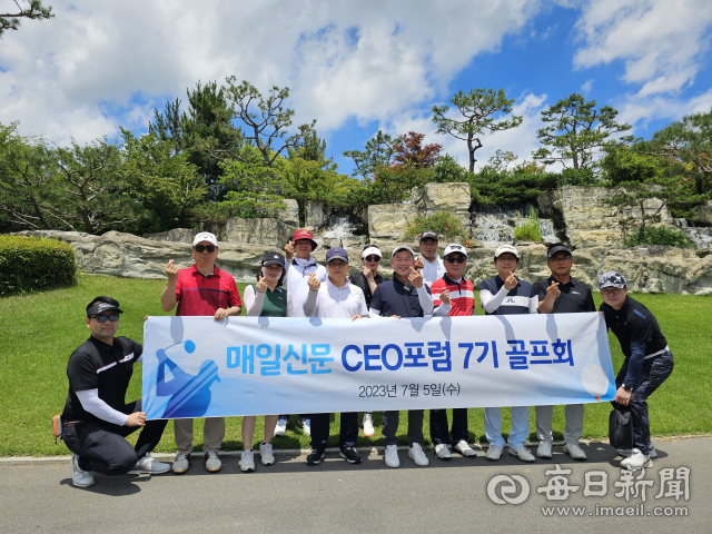 매일신문 CEO포럼 제7기 동기골프회는 5일 경주CC에서 발족식 겸 첫 라운딩을 가졌다. 신동우 기자