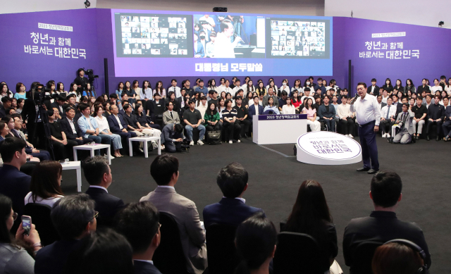 윤석열 대통령이 6일 서울 서초구 플로팅아일랜드 컨벤션홀에서 열린 청년정책 점검회의에서 발언하고 있다. 연합뉴스