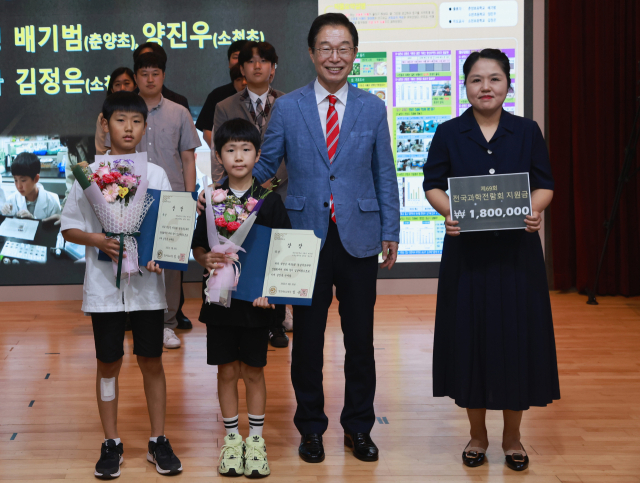 대상을 수상한 학생들이 기념 사진을 촬영했다.봉화교육지원청 제공