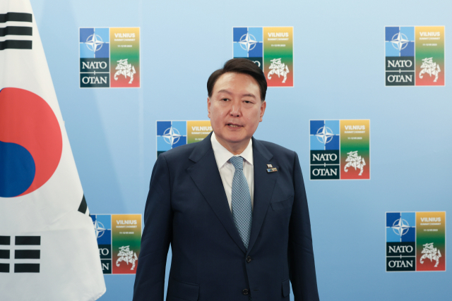 북대서양조약기구(NATO·나토) 정상회의에 참석하는 윤석열 대통령이 11일 리투아니아 빌뉴스 나토 정상회의장에서 가진 옌스 스톨텐베르그 나토 사무총장과의 면담에 앞서 발언하고 있다. 연합뉴스