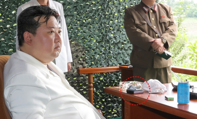 김정은 북한 국무위원장이 12일 신형 고체연료 대륙간탄도미사일(ICBM ) 
