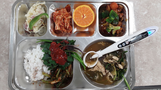 경북 칠곡 석적중학교 학생이 직접 뽑은 이달의 추천 식단 메뉴. 석적중 제공
