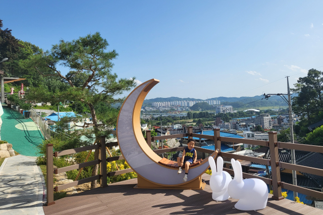 언덕배기 달동네로 유명한 안동시 신세동 벽화마을 내에 쌈지공원이 조성됐다. 안동시 제공