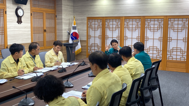 청도군이 김하수 군수 주재로 집중호우 대비 긴급대책회의를 갖고 있다. 청도군 제공