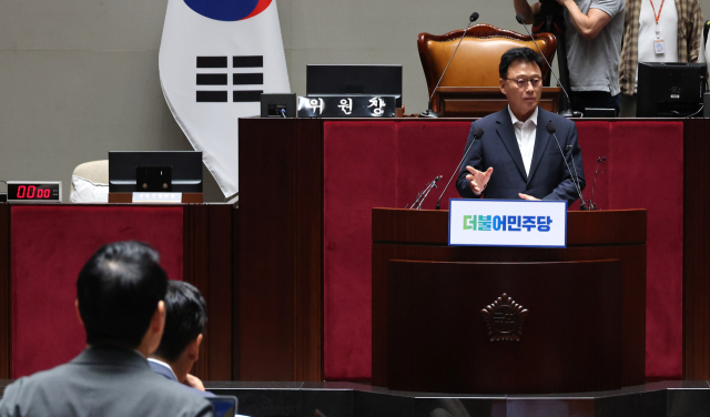 박광온 더불어민주당 원내대표가 18일 국회에서 열린 의원총회에서 발언하고 있다. 연합뉴스