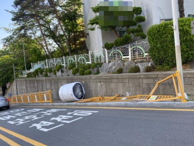 지난 4월 부산 영도구 한 어린이보호구역(스쿨존)에서 대형 화물에 치어 10살 딸을 떠나보낸 아버지가 법정에서