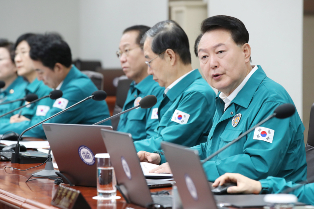 윤석열 대통령이 지난 18일 서울 용산 대통령실 청사에서 열린 국무회의에서 발언하고 있다. 연합뉴스