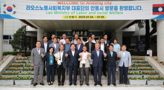 라오스 노동사회복지부 대표단들이 24일 안동을 찾아 계절근로자 초청 프로그램 협력에 대해 논의했다. 안동시 제공