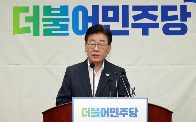 27일 국회에서 열린 더불어민주당 의원총회에서 이재명 대표가 발언하고 있다. 연합뉴스
