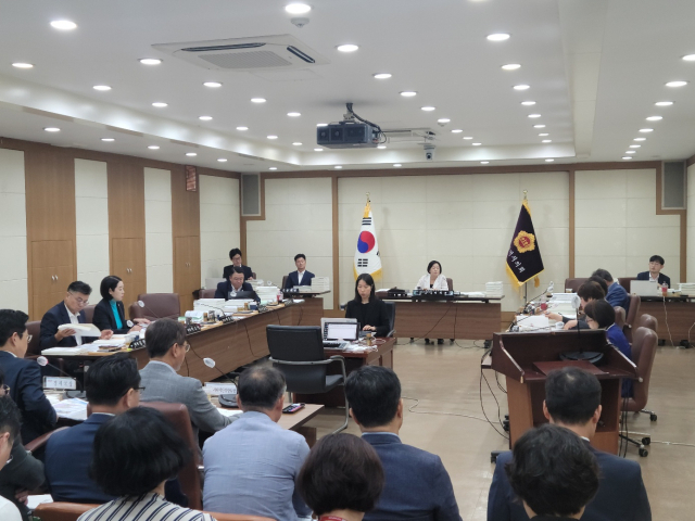 27일 대구시의회에서 예산결산특별위원회, 2023년도 대구시 제1회 추가경정 예산안 및 기금운용계획 변경안 심사가 진행되고 있다. 이민호 기자