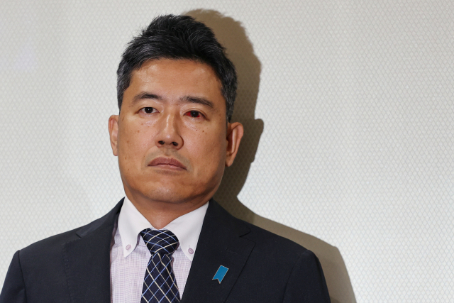 일본 정부가 독도 영유권 주장을 담은 방위백서를 채택한 28일 오전 주한일본대사관 총괄공사 대리인 야마모토 몬도 정무공사가 서울 종로구 외교부 청사로 초치되고 있다. 연합뉴스