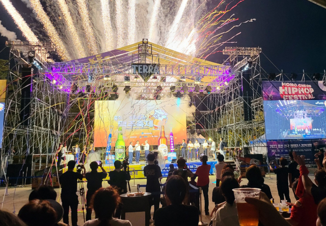 지난해 열린 홍천강 별빛음악 맥주축제 개막행사. 홍천문화재단 제공