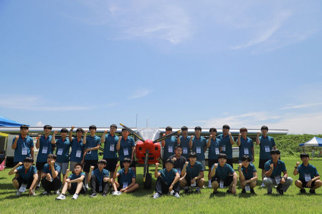 경북항공고등학교가 주최한 항공우주진로캠프에 전국 중학생 150명 참가해 2박3일간 실습과 체험을 진행했다. 항공고 제공