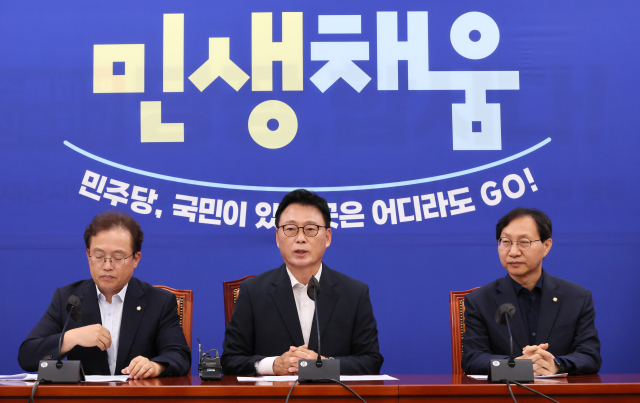 박광온 더불어민주당 원내대표가 1일 국회에서 열린 원내대책회의에서 발언하고 있다. 연합뉴스
