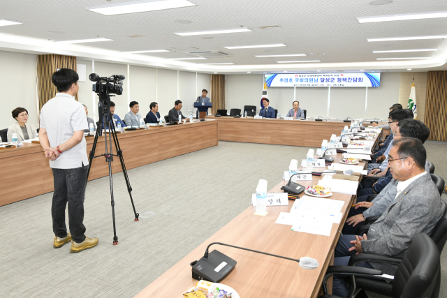 대구 달성군이 1일 군청 8층 상황실에서 추경호 경제부총리 겸 기획재정부 장관과 정책간담회를 열었다. 달성군의회 제공.