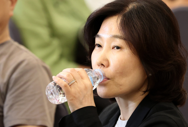 더불어민주당 김은경 혁신위원장이 2일 오후 강원 춘천시 세종호텔에서 열린 전국 순회 간담회 
