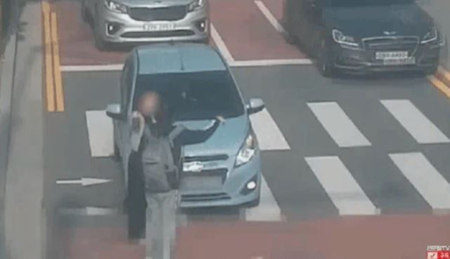 무단횡단을 하던 고등학생을 치어 연락춰를 줬는데 피해자 측의 거짓 진술로 인해 뺑소니범이 될 뻔한 차주의 사연이 전해졌다. 유튜브 채널 