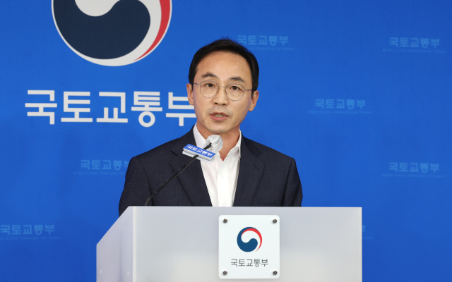 김오진 국토교통부 1차관이 3일 오후 세종시 정부세종청사에서 민간아파트 무량판 구조 조사계획과 관련해 브리핑하고 있다. 연합뉴스