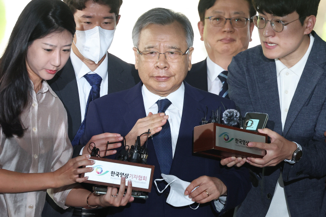 대장동 민간 개발업자들을 돕는 대가로 금품을 수수했다는 이른바 