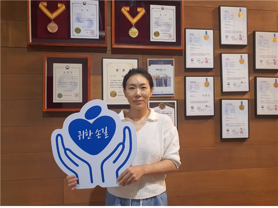 대구 달서구에 있는 자동차 용품 전문점인 차바치의 최서인 대표가 매일신문과 가정복지회의 공동기획 캠페인 