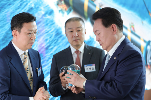 윤석열 대통령이 2일 전북 군산새만금컨벤션센터(GSCO)에서 열린 