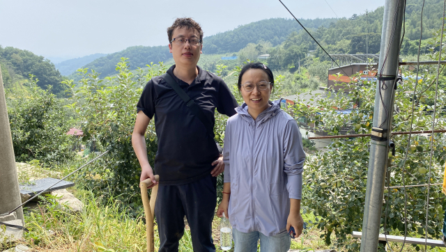 중국교류공무원_수해복구지원동참(왼쪽부터 후난성 우후이 씨,닝샤회족자치구 마리위안)